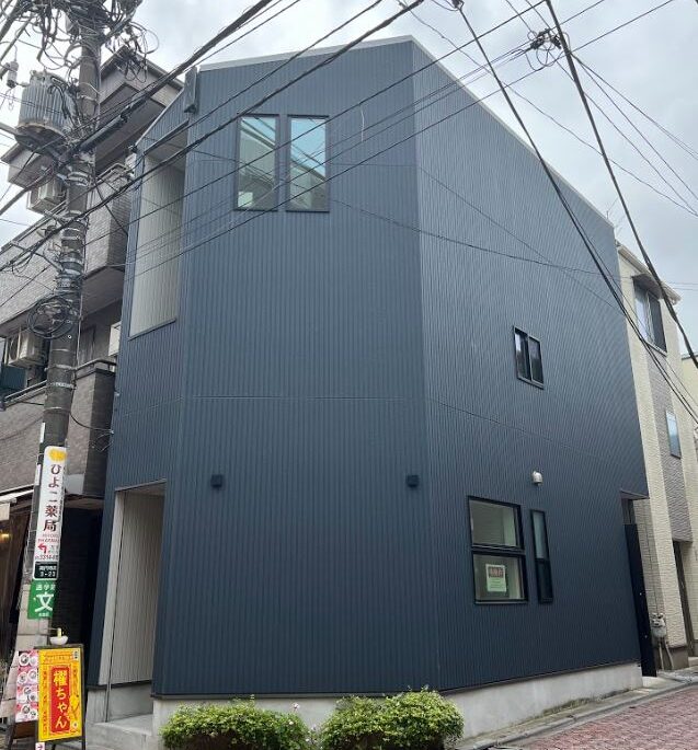 【JR中央線［高円寺］駅徒歩分・丸の内線「新高円寺」駅徒歩５分】角地　店舗付き中古戸建
